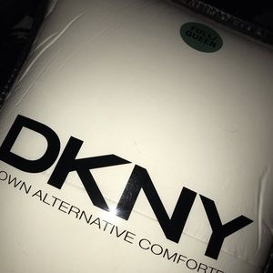 Down alternative comforter